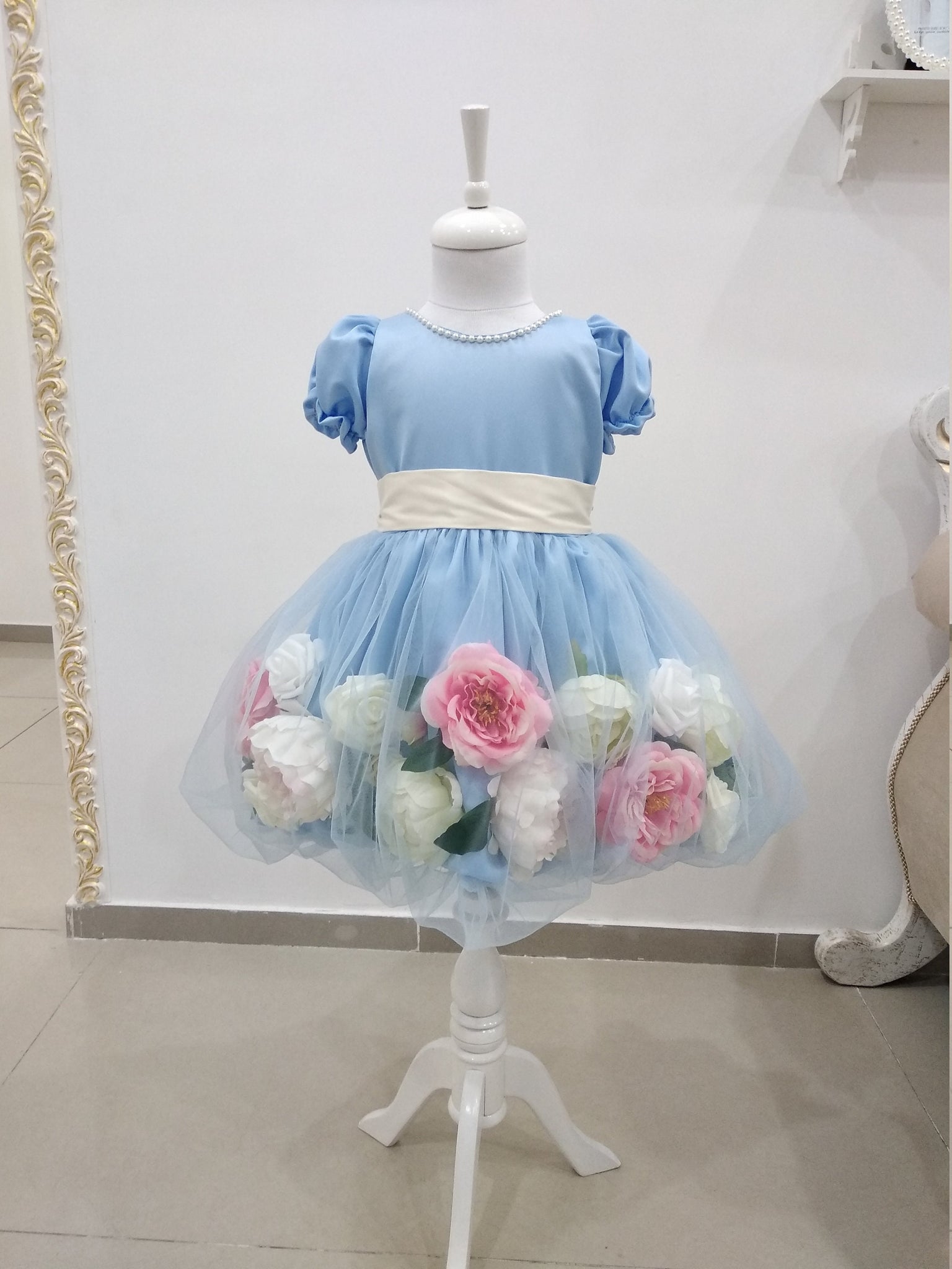 Girls’ party dress with flowers